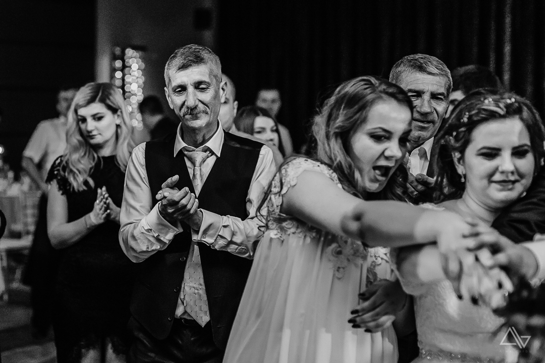 fotograf nunta - Pitesti - Bucuresti - Brasov - Curtea de Arges - Mioveni - Sibiu - Craiova - Timisoara